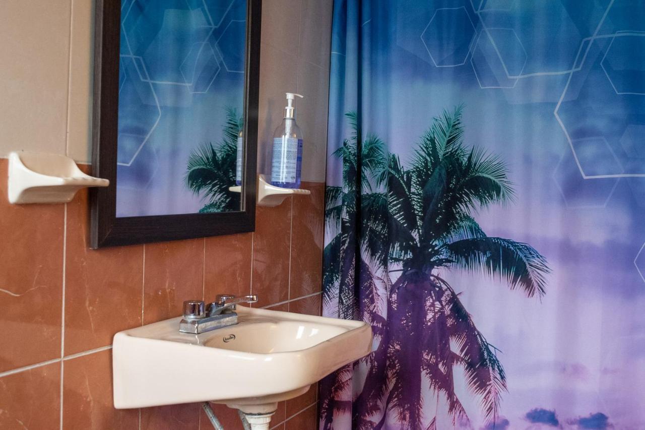 Planet Hostel Сан-Кристобаль-де-Ла-Касас Экстерьер фото